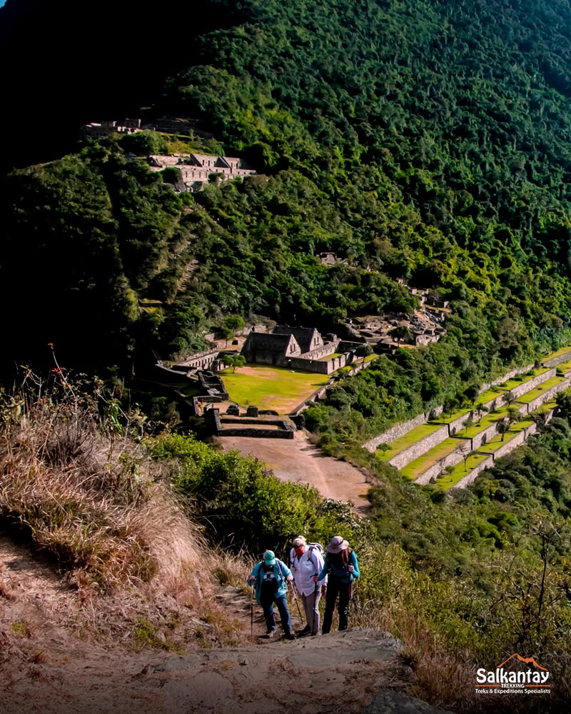 Turistas no sítio arqueológico de Choquequirao