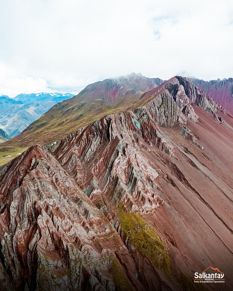 Maravilhosa vista panorâmica das montanhas Pallay Punchu