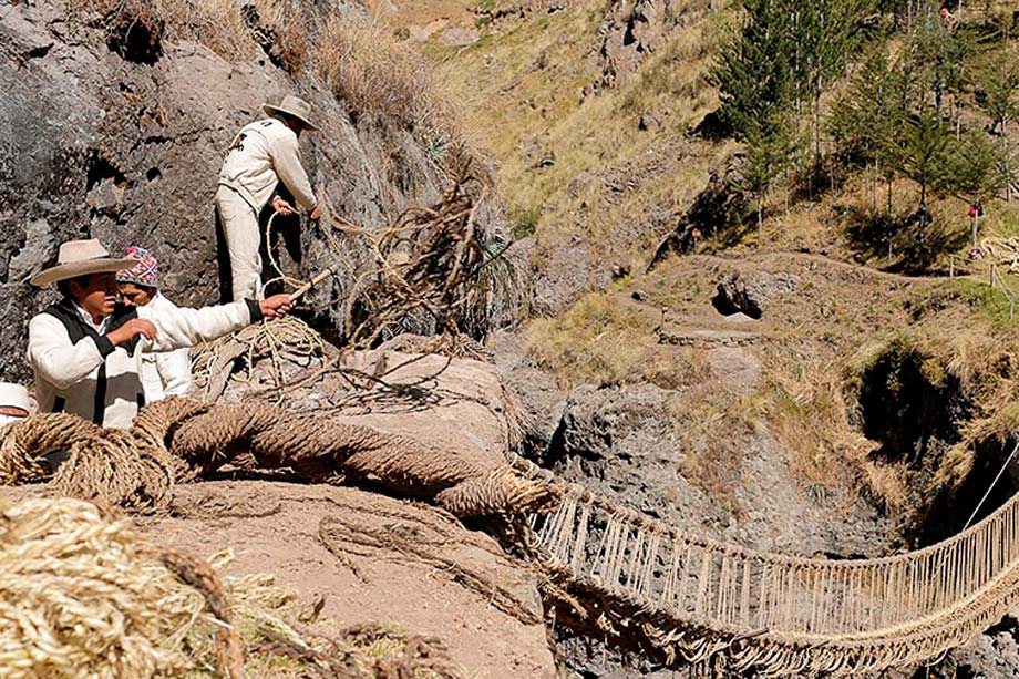 Ponte Q'eswachaka construída