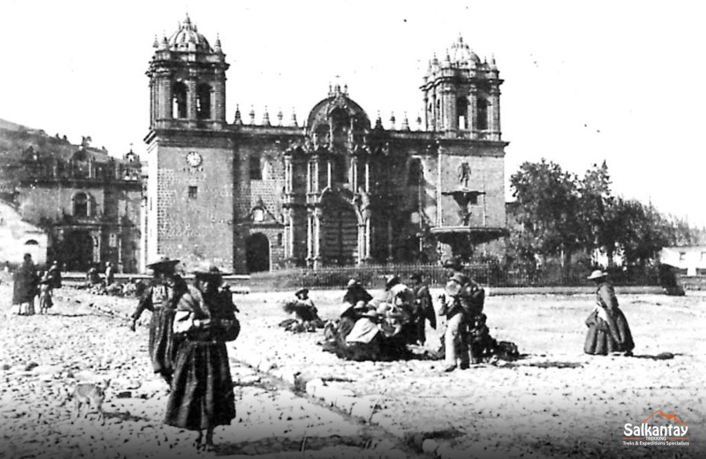 Foto antiga da praça principal de Cusco