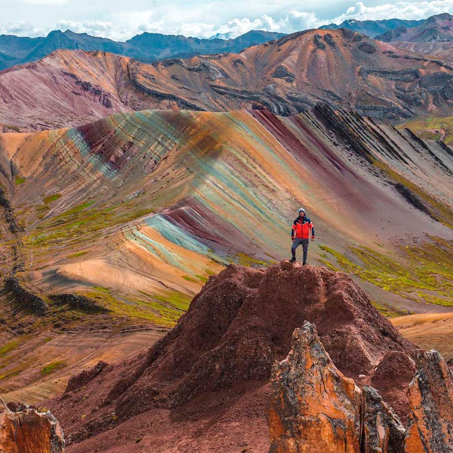 A montanha de Palccoyo está localizada no povoado de mesmo nome, Cusco