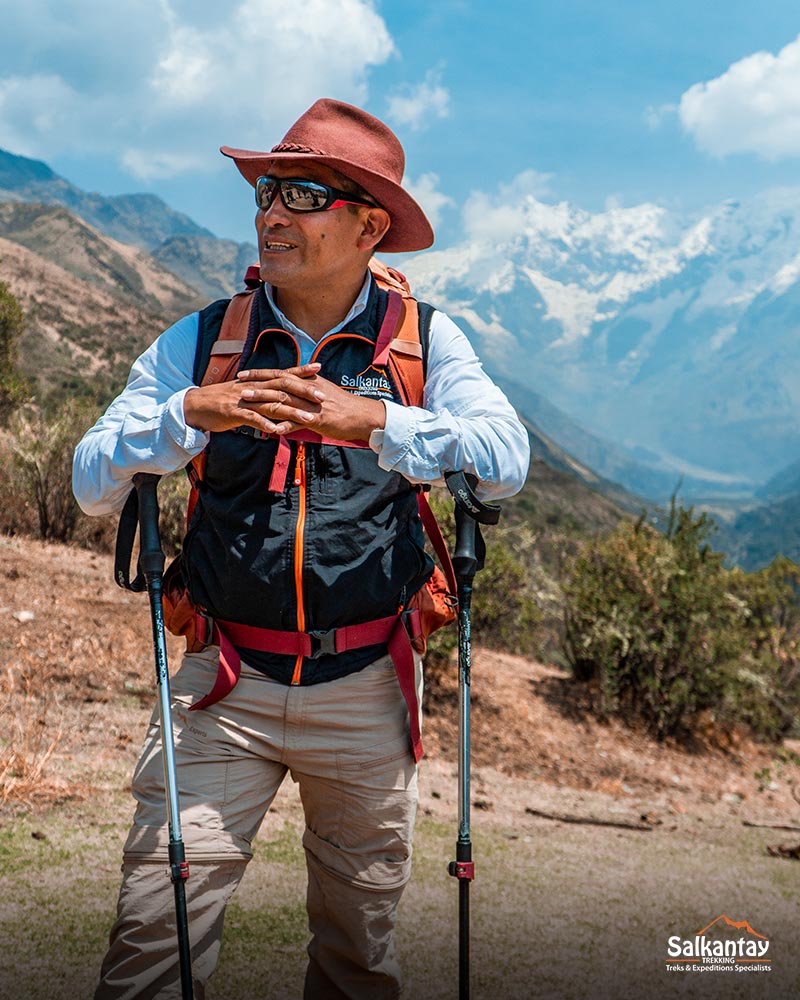 Guia turístico na rota da Trilha Salkantay