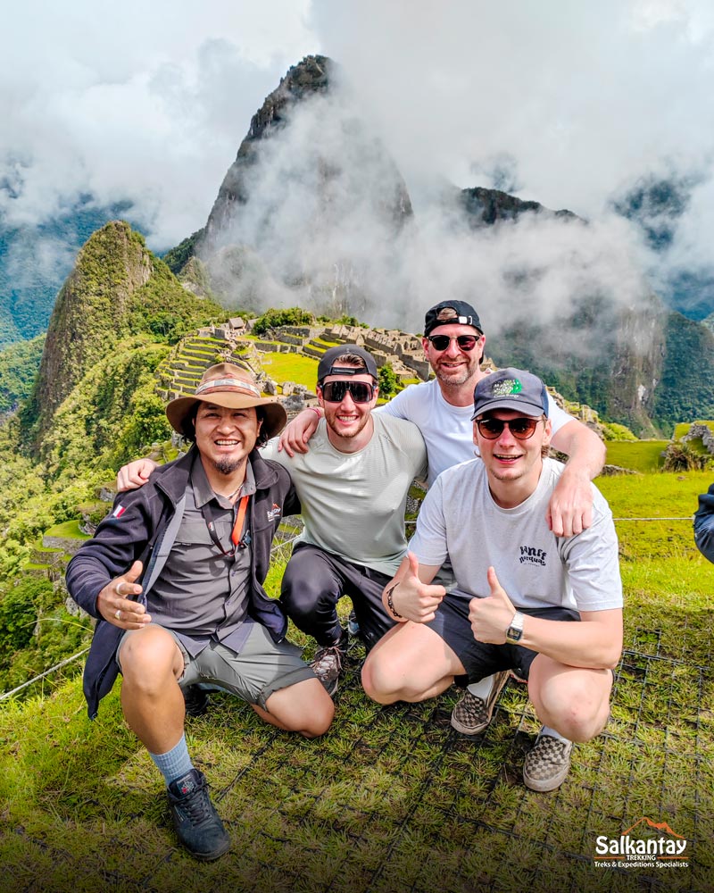 Turistas no sítio arqueológico de Machu Picchu