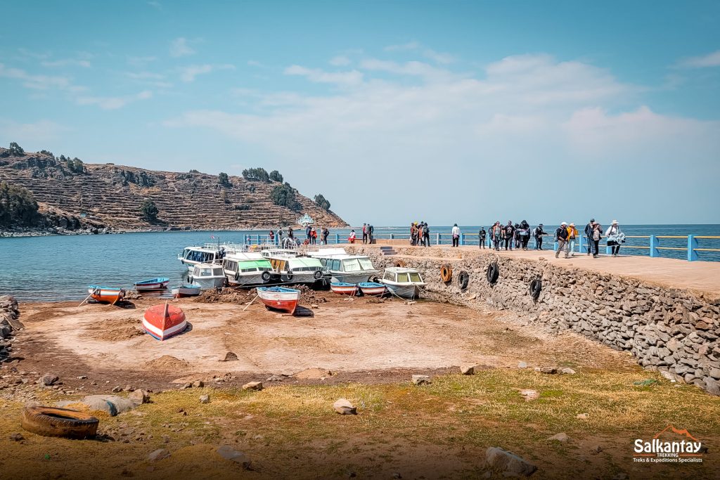 Porto da Ilha Amantani em Puno