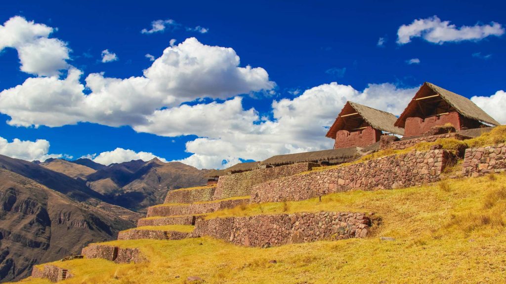 Sítio arqueológico de Huchuy Qosqo, restos de construções incas.