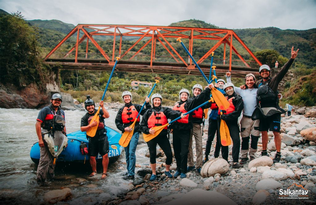 A aventura do rafting no rio Vilcanota.