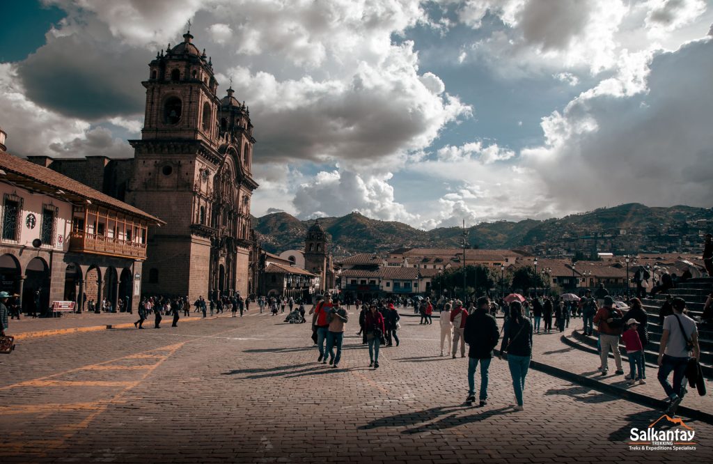 As igrejas de Cusco na Quinta-Feira Santa.