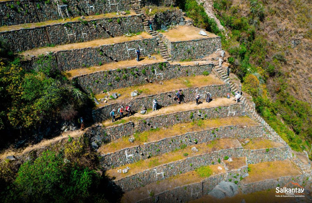 Terraços de produção agrícola construídos em Choquequirao pelos incas.