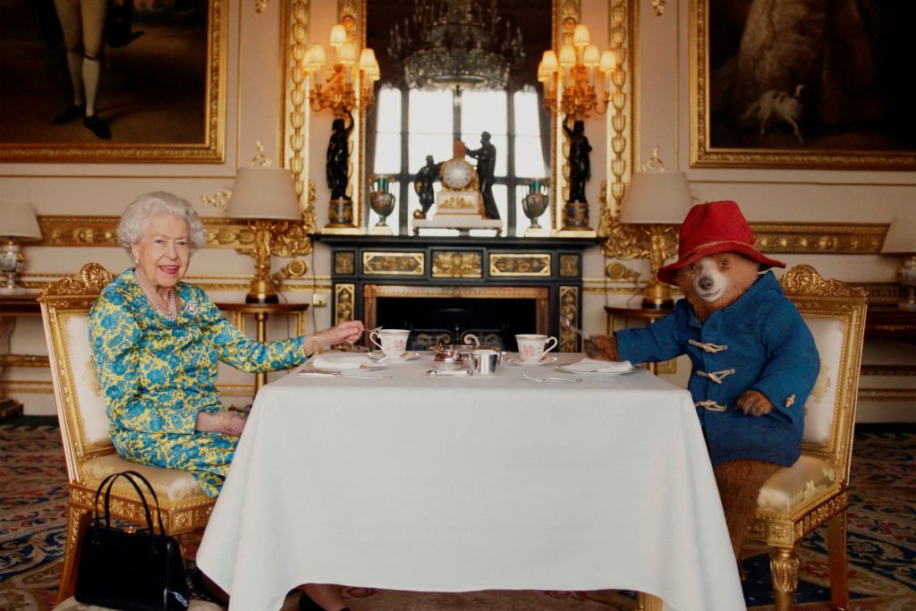 Rainha Elizabeth e o urso Paddington