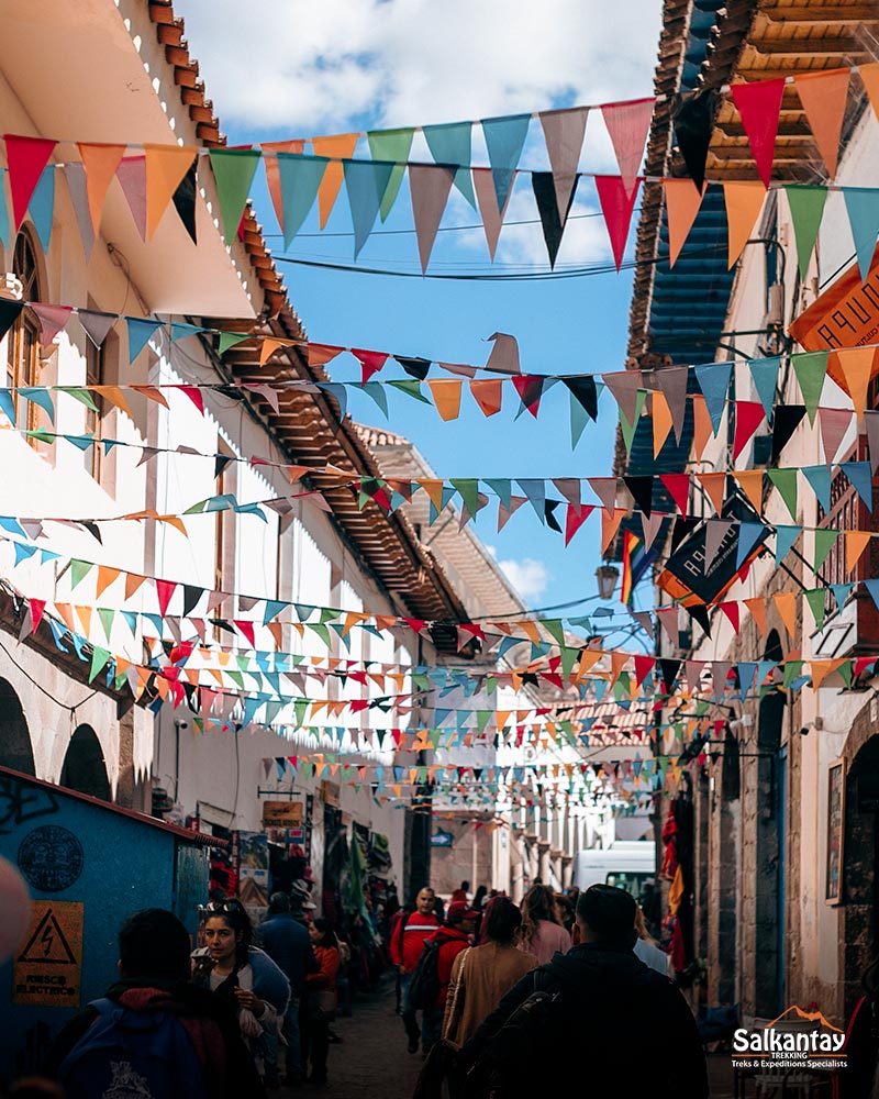 Ruas de Cusco no oitavo dia da festividade de Corpus Christi.