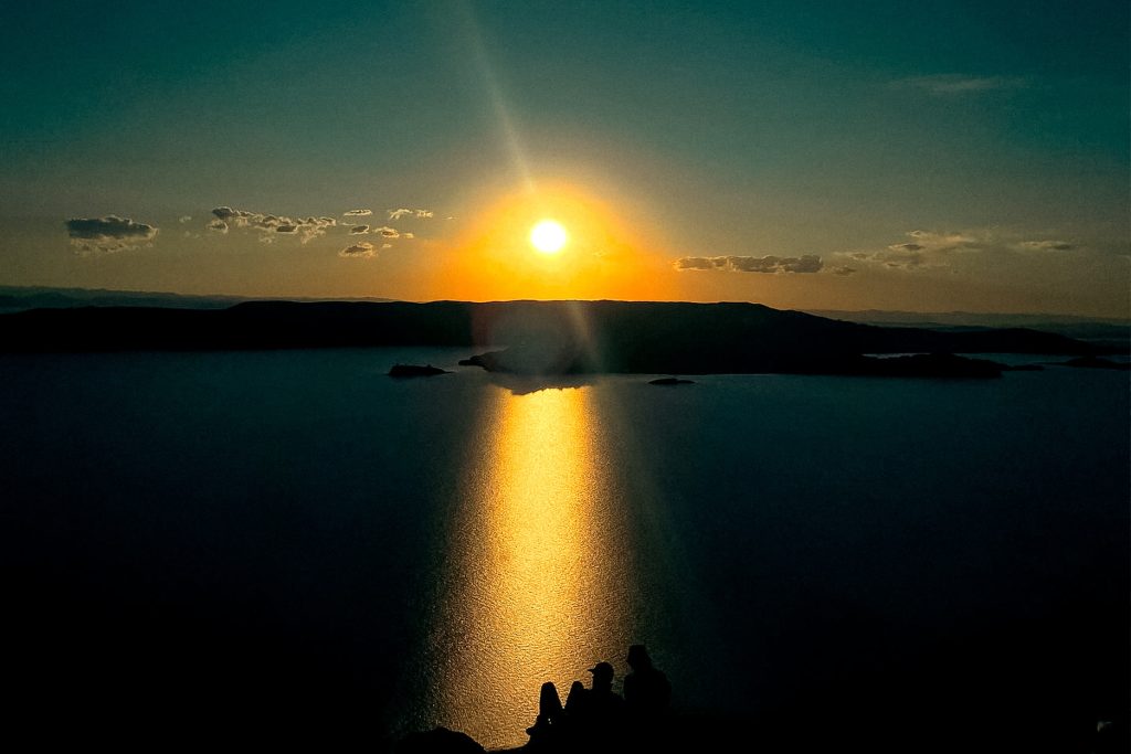 Belo pôr do sol no Lago Titicaca - (terquis/instagram)