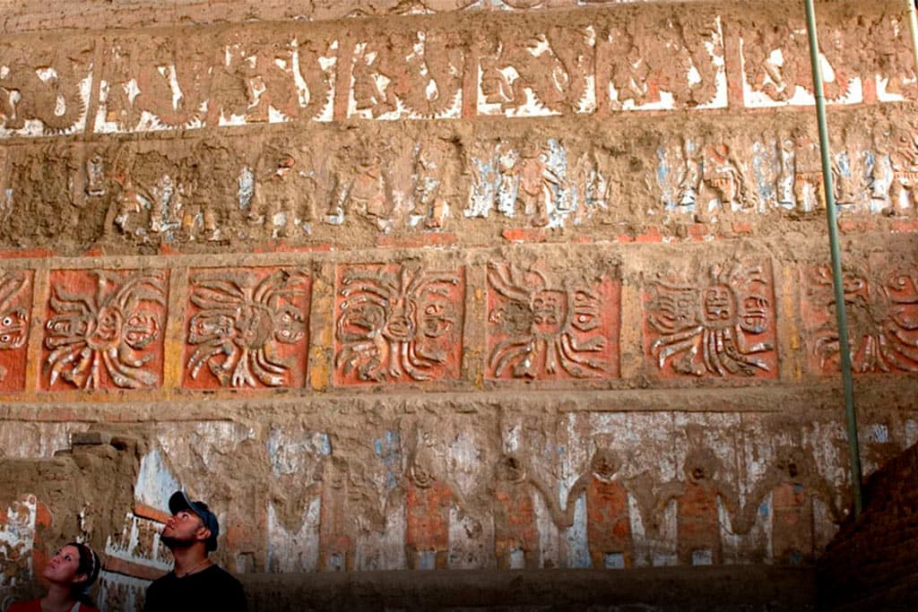 Turistas na Huaca de la Luna