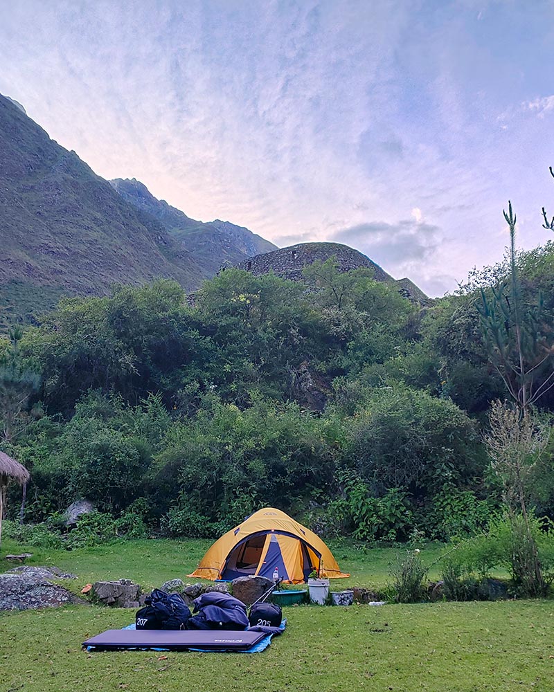 Acampamento ao lado do sítio arqueológico de Paucarcancha