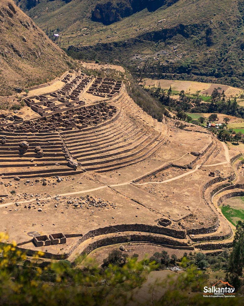 O sítio arqueológico de Llactapata no caminho inca para Machu Picchu