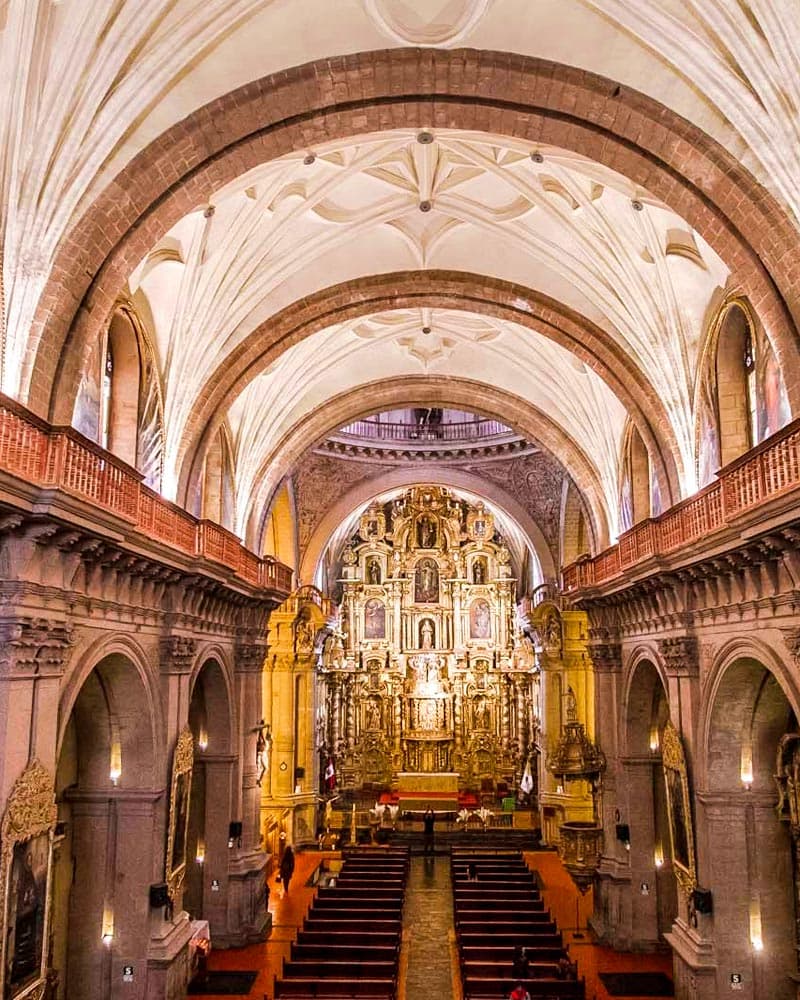 Capela interior da Igreja da Companhia de Jesus