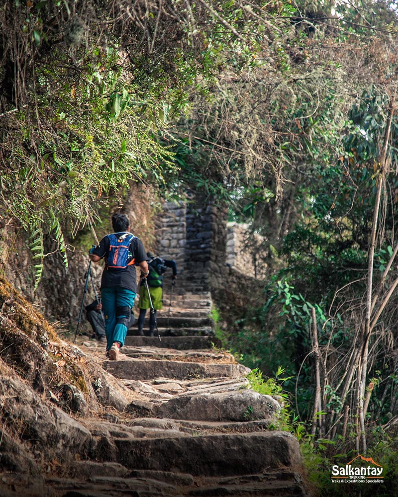 Antigas escadas de pedra no Caminho Inca