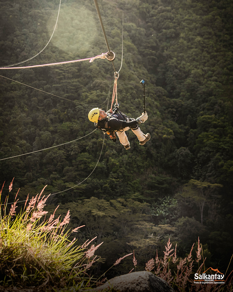 Atividade de tirolesa na Trilha da Selva Inca para Machu Picchu