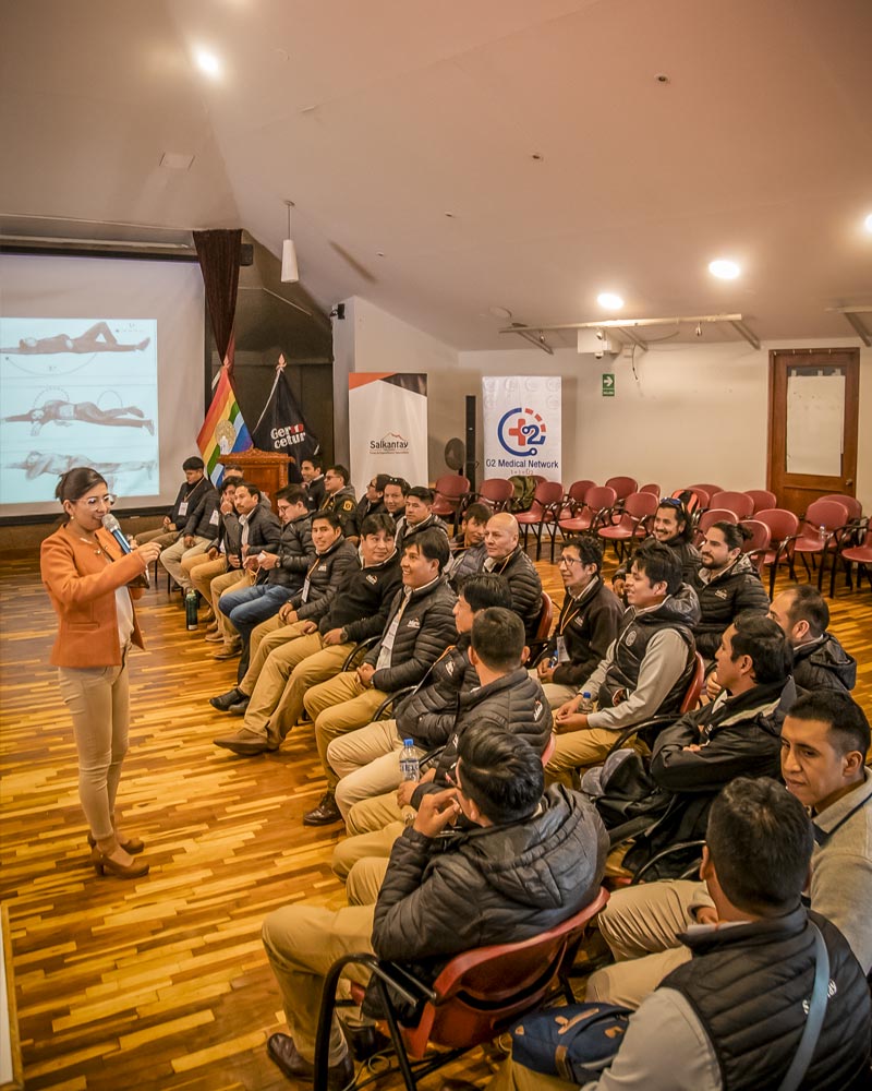 Treinamento em primeiros socorros para guias de montanha em áreas de alta montanha